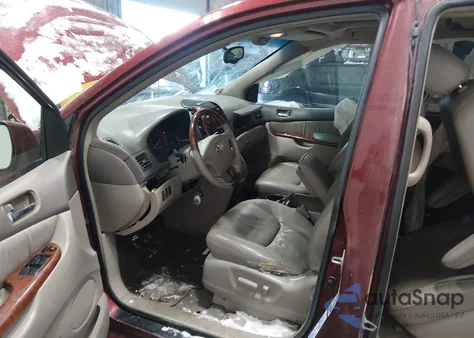 2004 Toyota Sienna Xle Limited z USA, uszkodzony, nr VIN 5TDBA22C74S022492